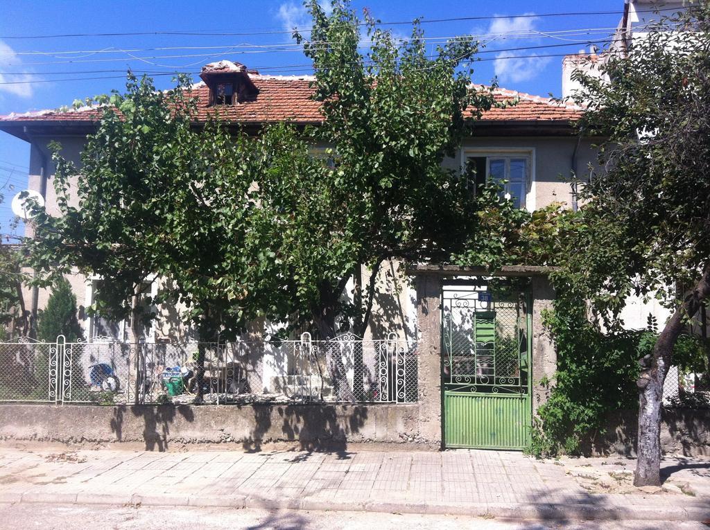 Guest House Nadezhda Hisarya Esterno foto