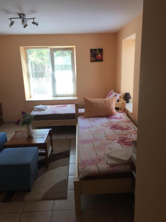 Guest House Nadezhda Hisarya Esterno foto